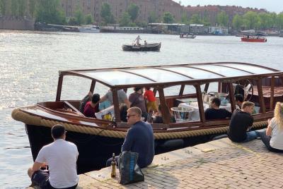 25 € por persona Tour en barco por Ámsterdam. ¡Con barra libre!