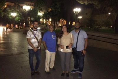 Baku de noche: tour a pie de grupos pequeños