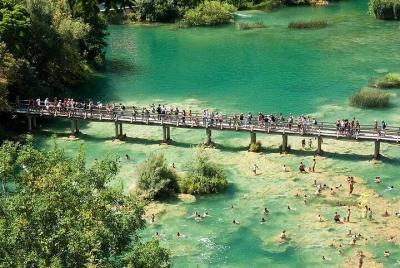 Tour de día completo a las cascadas de Krka con degustación de vi