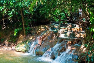 Excursión de medio día a las cataratas de aguas termales y la pis