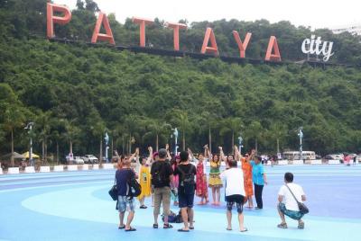 Pattaya Selfie City & Temple Tour con almuerzo