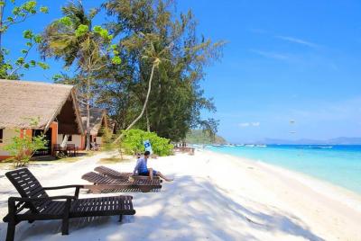 Tour de medio día por la isla de Coral en lancha rápida desde el 