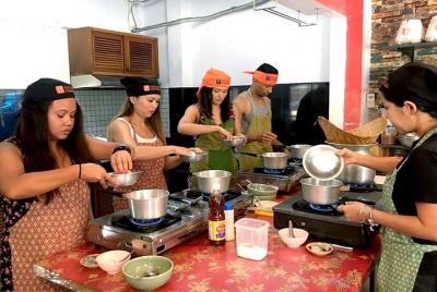 Clase de cocina tailandesa por Kata Thai Cooking School en Phuket