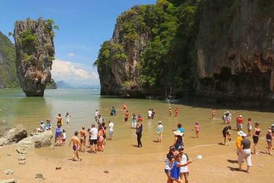 Excursión en canoa por el mar de la isla James Bond de Phuket en  Excursión en canoa por el mar de la isla James Bond de Phuket en