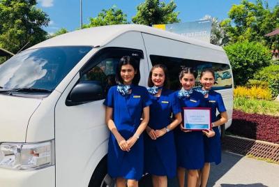 Traslado privado desde el aeropuerto de Koh Samui Minivan 10 PAX