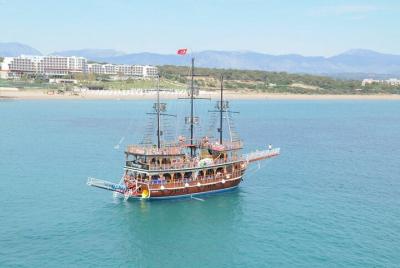Excursión en barco de día completo a Manavgat con bazar local des