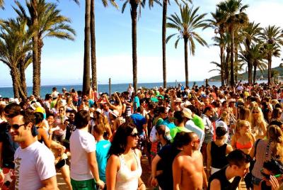 Boleto de entrada al Havana Beach Club con buffet y barra libre