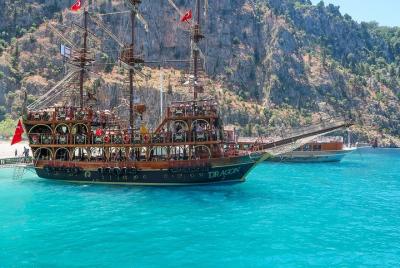 Viaje en barco pirata desde Oludeniz