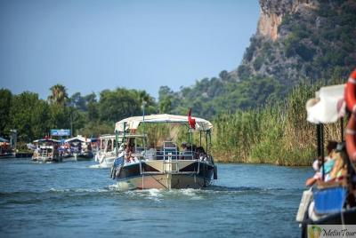 Crucero privado por el río Dalyan en barco con almuerzo y observa Crucero privado por el río Dalyan en barco con almuerzo y observa