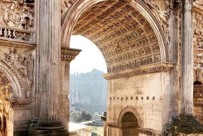 Exclusivo de Roma: Coliseo, Foro Romano, Tour guiado por la vía r Exclusivo de Roma: Coliseo, Foro Romano, Tour guiado por la vía r