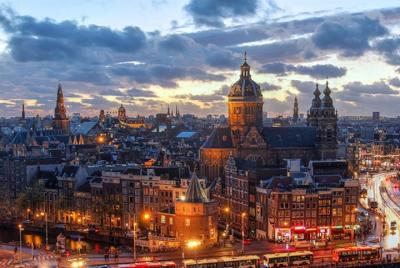 Barrio Rojo de Ámsterdam: recorrido nocturno a pie guiado y fiest