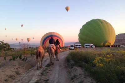 Safari en camello al amanecer en Capadocia Safari en camello al amanecer en Capadocia