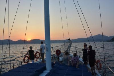 Sunset Gulet Cruise incluye cena y compras desde Marmaris