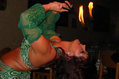 Noche turca en el centro de la ciudad de Marmaris, bailes folclór