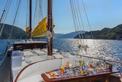 Crucero azul en un yate privado - Fethiye a Fethiye feat. Golfo d Crucero azul en un yate privado - Fethiye a Fethiye feat. Golfo d