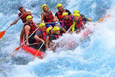Rafting en el cañón de Köprülü en el Parque Nacional desde Side Rafting en el cañón de Köprülü en el Parque Nacional desde Side