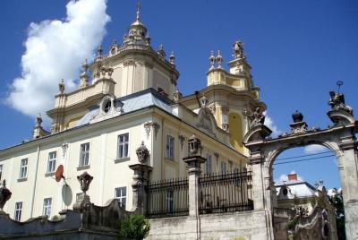 Visita personalizada de día completo de Lviv en vehículo de lujo Visita personalizada de día completo de Lviv en vehículo de lujo