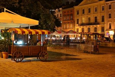 Tour a pie por Lviv de noche Tour a pie por Lviv de noche