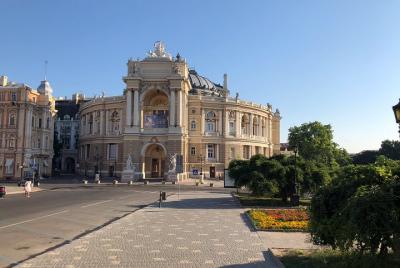 Recorrido por el Teatro Nacional de Ópera y Ballet de Odessa con  Recorrido por el Teatro Nacional de Ópera y Ballet de Odessa con