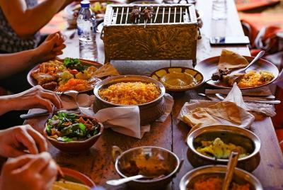 Abu Dabi: Safari de 7 horas por el desierto con barbacoa, paseo e