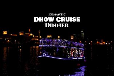 Cena en crucero Dhow en Creek con espectáculos de entretenimiento