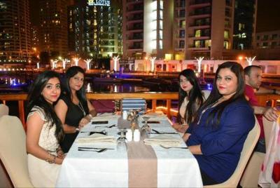 Dubai: cena y crucero de 2 horas por el dhow