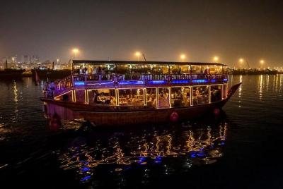 Dubai: cena y crucero de 2 horas por el dhow