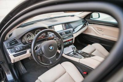 Traslado privado de llegada: aeropuerto DXB Dubai al centro de la