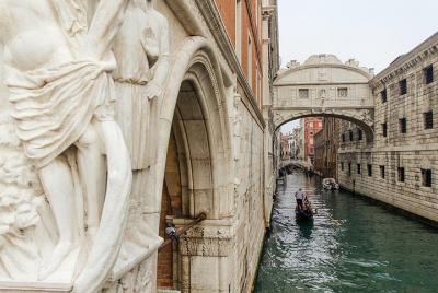 Venecia legendaria con la basílica de San Marcos y el Palacio Duc