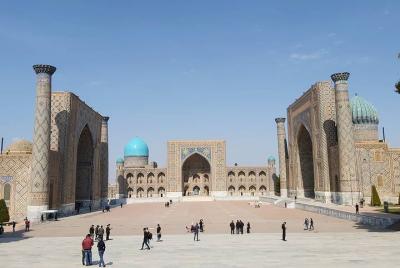 Visita turística en línea en Samarcanda: Mezquita de Registan y B