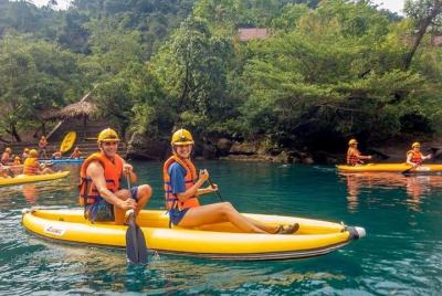 Explore la espeleología con tirolinas, kayaks y baños de barro gi
