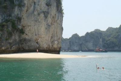 Full Day Kayaking Lan Ha Bay salen de la isla de Cat Ba Full Day Kayaking Lan Ha Bay salen de la isla de Cat Ba