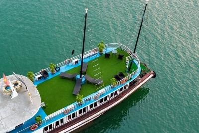 Reina Cruise - Halong Bay Deluxe Full Day Tour (Expressway- Limou Reina Cruise - Halong Bay Deluxe Full Day Tour (Expressway- Limou