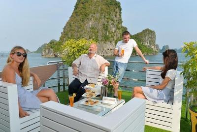 Excursión de día completo a la bahía de Halong: traslado rápido a Excursión de día completo a la bahía de Halong: traslado rápido a