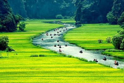 Hoa Lu- Viaje en bote a Tam Coc desde Hanoi con almuerzo buffet Hoa Lu- Viaje en bote a Tam Coc desde Hanoi con almuerzo buffet