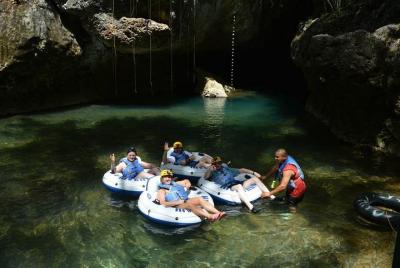 Cave-tubing o kayak y Xunantunich