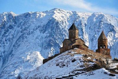 Tour PRIVADO DE MONTAÑA Kazbegi + GERGETI GRATIS