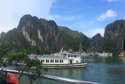 Tour esencial de 1 día en la bahía de Halong - Opción básica Tour esencial de 1 día en la bahía de Halong - Opción básica