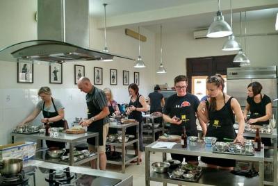 Clase de cocina vietnamita de 4 horas en el centro de cocina de H Clase de cocina vietnamita de 4 horas en el centro de cocina de H