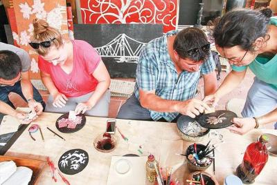 Pueblo de pintura tradicional de laca ✭ Hacer pintura de laca