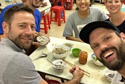 Excursiones para grupos pequeños de comida callejera de Hanoi con Excursiones para grupos pequeños de comida callejera de Hanoi con