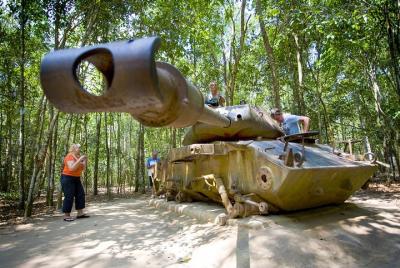 Tour de medio día por los túneles de Cu Chi en autobús por la mañ Tour de medio día por los túneles de Cu Chi en autobús por la mañ
