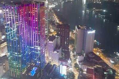 Saigon por la noche Tour con bar en la azotea y crucero por el rí