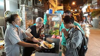 Noche Mercado-sabor Comida local Tour privado a pie