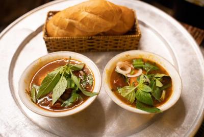 El mejor recorrido gastronómico nocturno en bicicleta