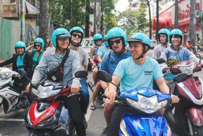 Tour privado de la ciudad de Ho Chi Minh con estudiante en scoote