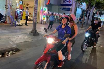 Descubre Saigon By Night By Scooters Descubre Saigon By Night By Scooters