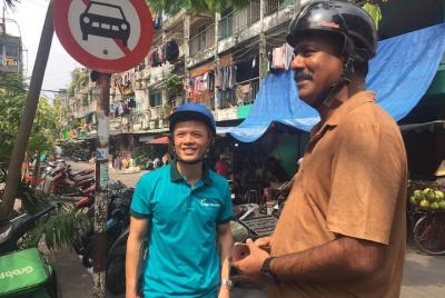 Vistas de motos privadas y vidas locales