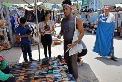 Mercado a la granja a la clase de cocina de mesa en saigon