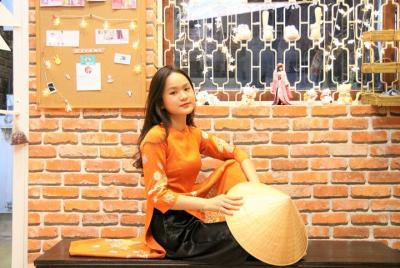 DELUXE PACK 1: el paquete de alquiler de Ao Dai incluye maquillaj